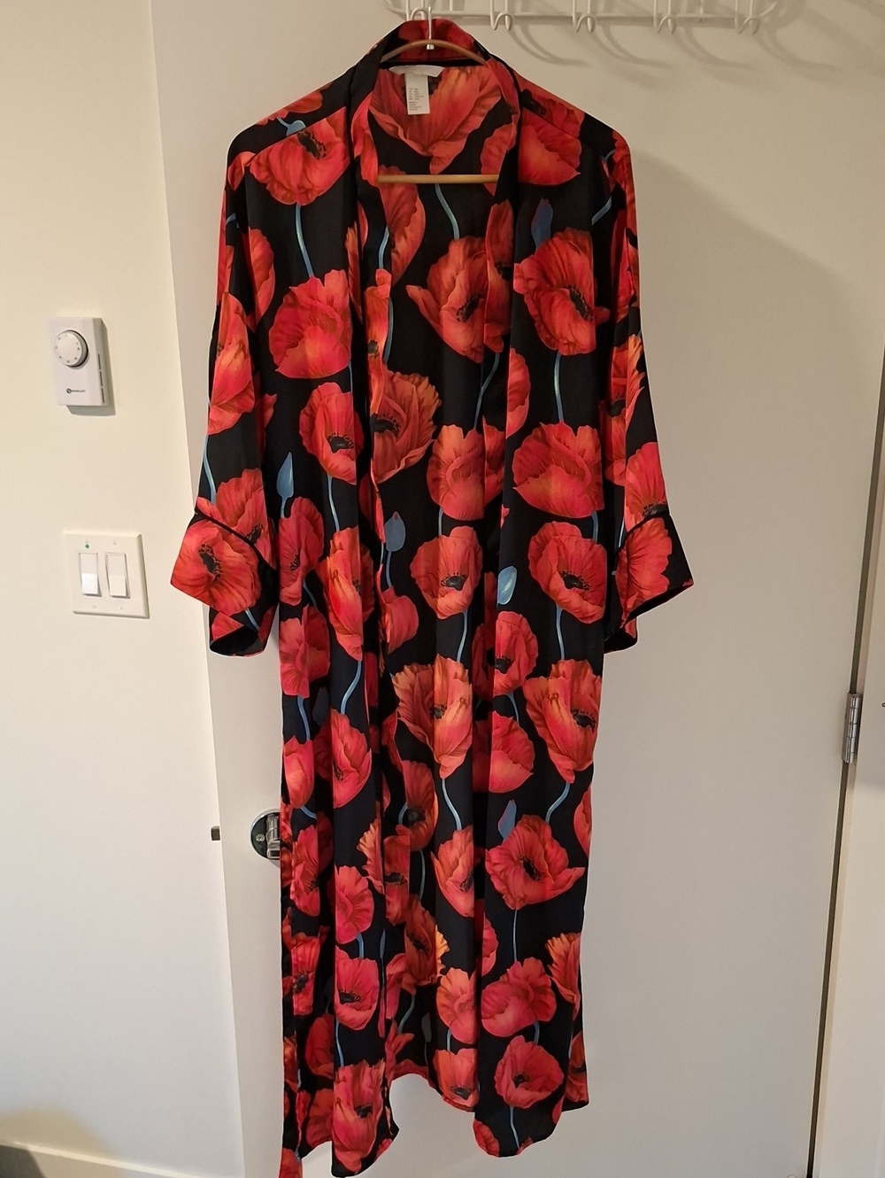 H&M Vibrant Black & Red Bold Poppy Print Belted Side-slit Kimono (Size M/L)